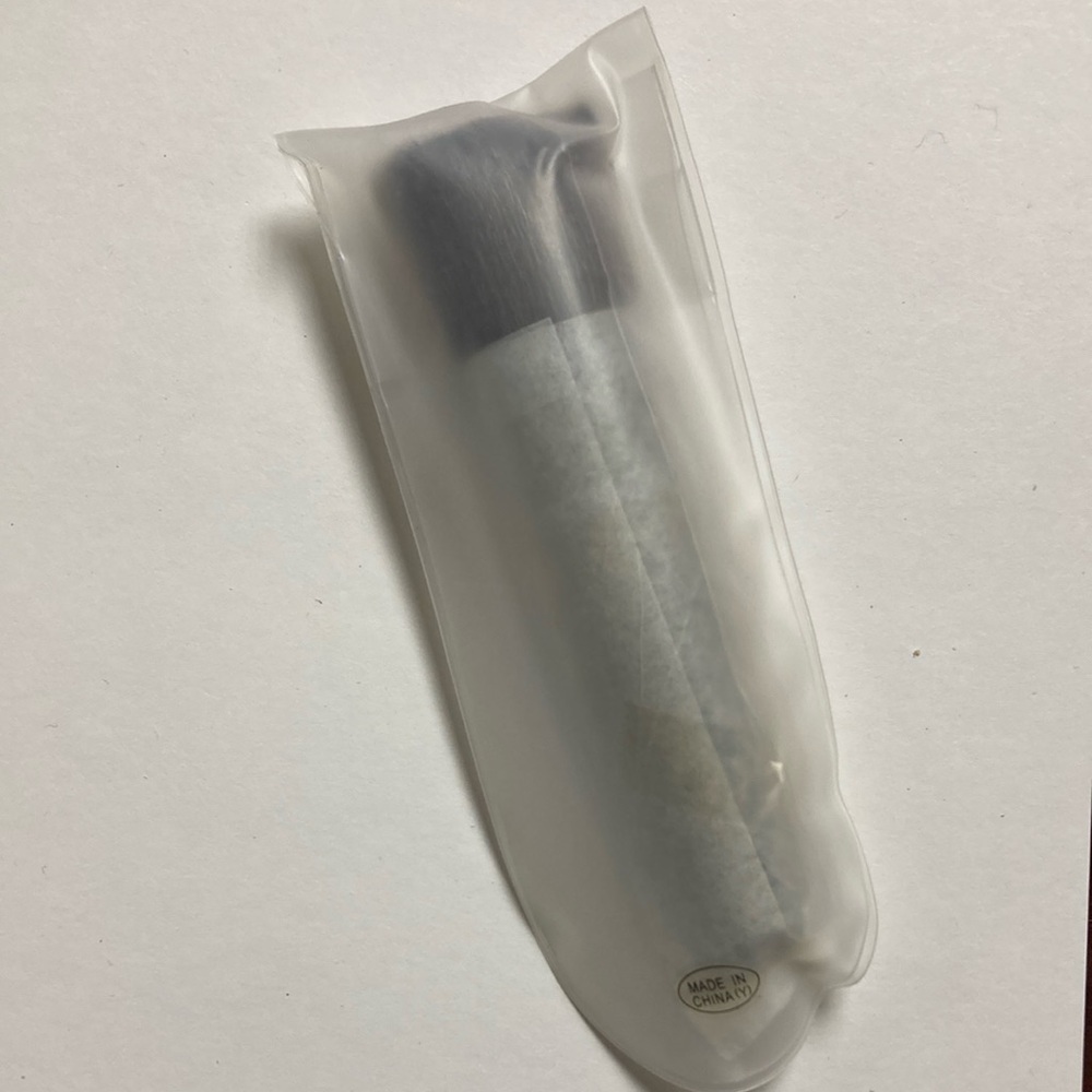 Mary Kay Mineral Powder Makeup Brush in Protective Sleeve